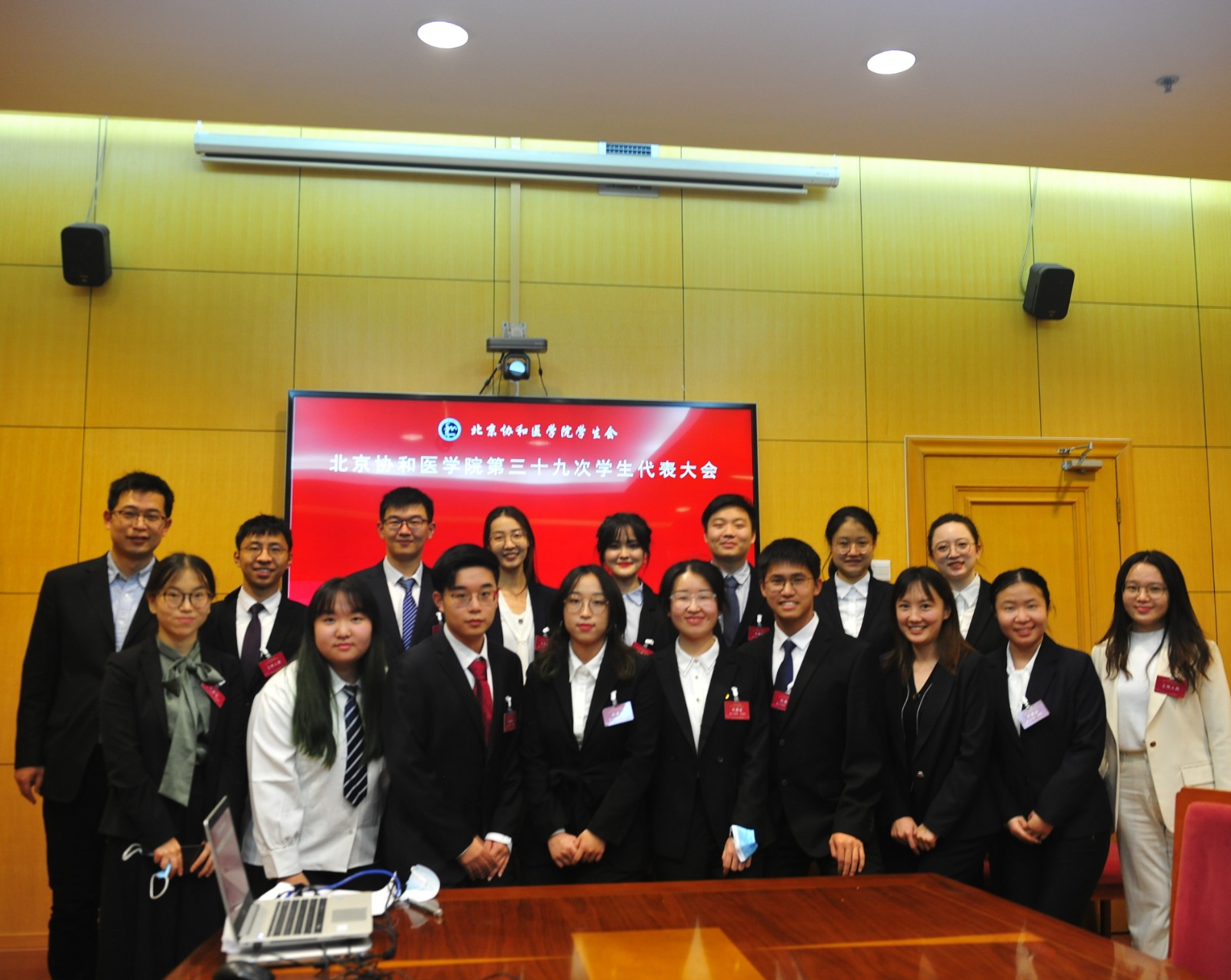 d1e814bbb2de1f5a54bdc05d3118d03.jpg