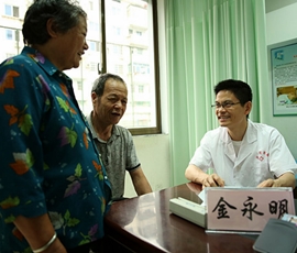北京协和医学院校友 浙江省人民医院金永明主任在磐安县人民医院义诊